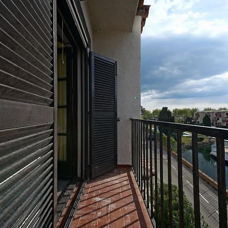 Bonito Apartamento Equipado, Cerca De La Playa Empuriabrava Eksteriør billede