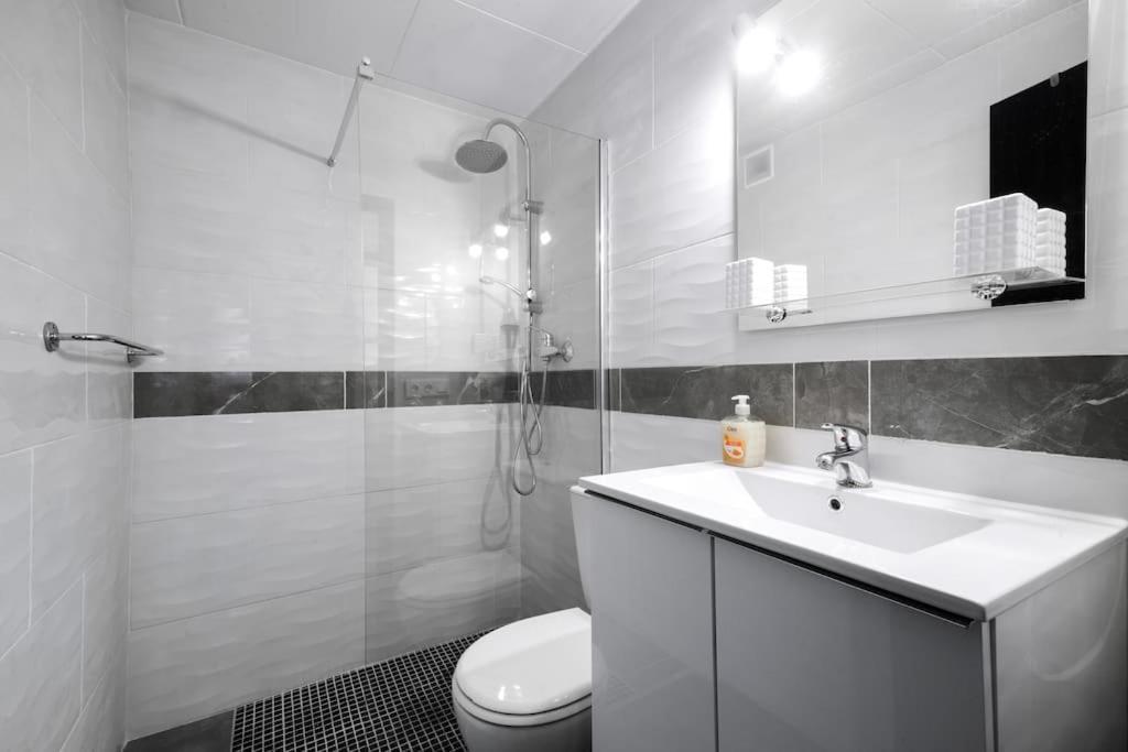 Bonito Apartamento Equipado, Cerca De La Playa Empuriabrava Eksteriør billede